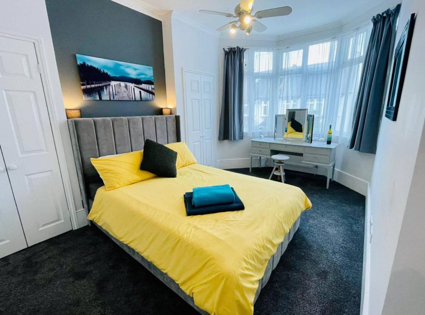 Flat In The Heart Of Leigh On Sea Less Than 2 Miles From The Beach Southend-on-Sea Exterior foto